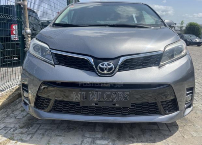 Foreign used 2013 Toyota Sienna XLE