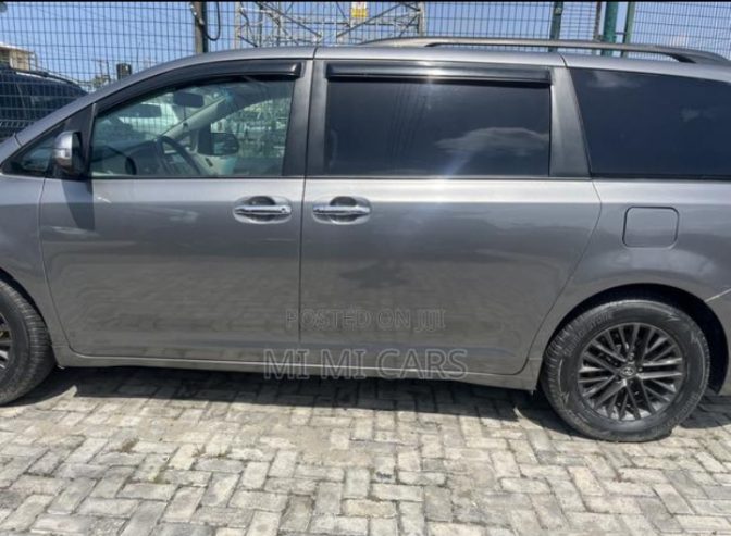 Foreign used 2013 Toyota Sienna XLE