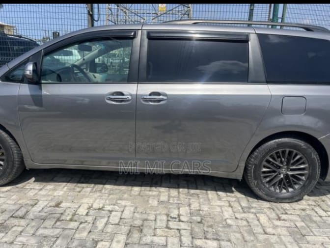 Foreign used 2013 Toyota Sienna XLE