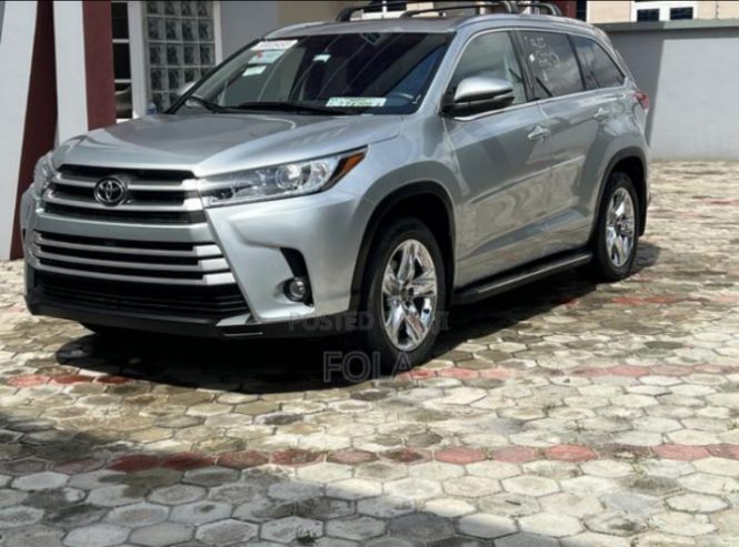 Foreign used Toyota Highlander 2017 Silver