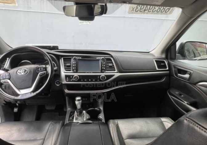 Foreign used Toyota Highlander 2017 Silver