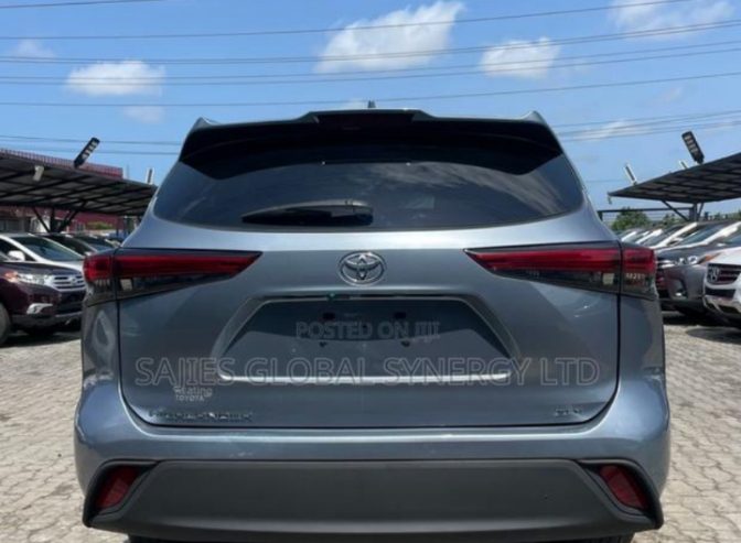 Foreign used Toyota Highlander XLE 2021