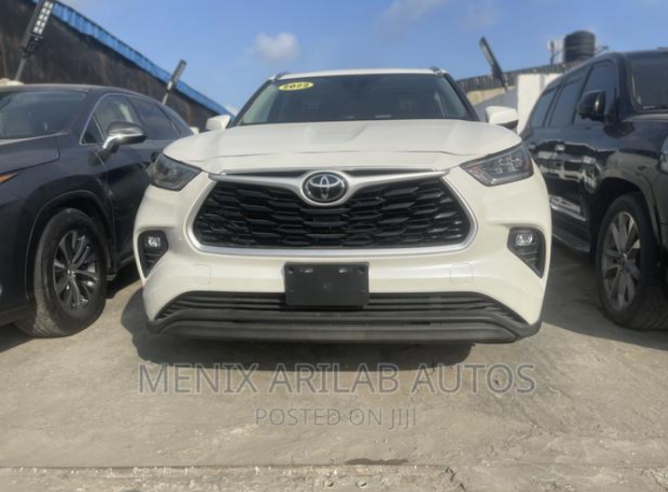 Foreign used 2022 Toyota Highlander, White