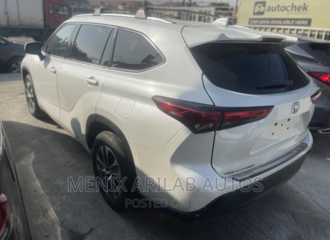 Foreign used 2022 Toyota Highlander, White