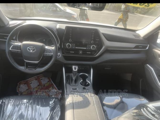 Foreign used 2022 Toyota Highlander, White