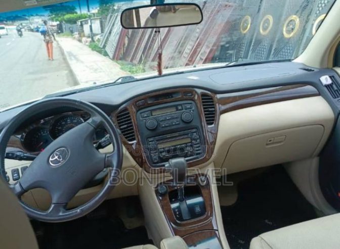 Foreign used 2004 Toyota Highlander, V6 FWD