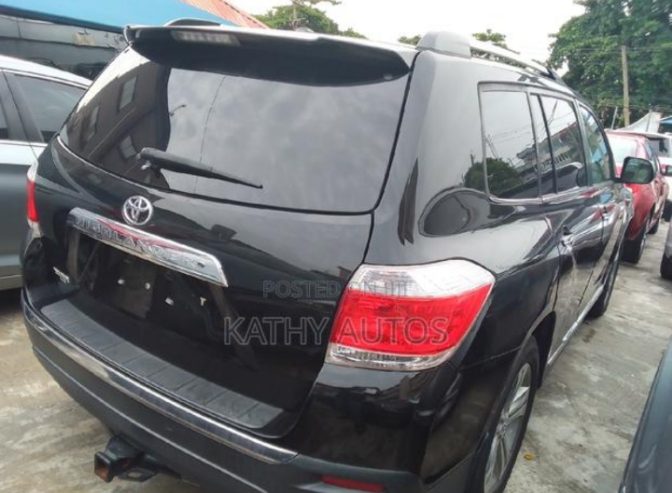 Foreign used Toyota Highlander 2013