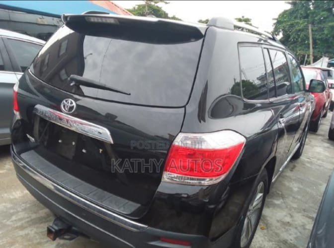 Foreign used Toyota Highlander 2013