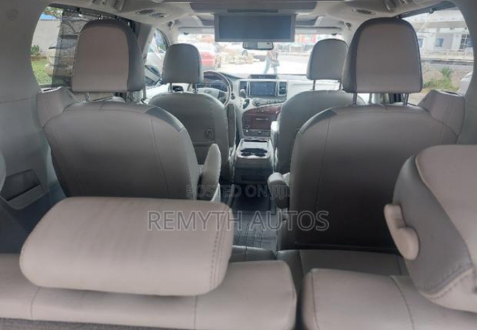 Foreign used 2011 Toyota sienna, Limited, 7 passenger