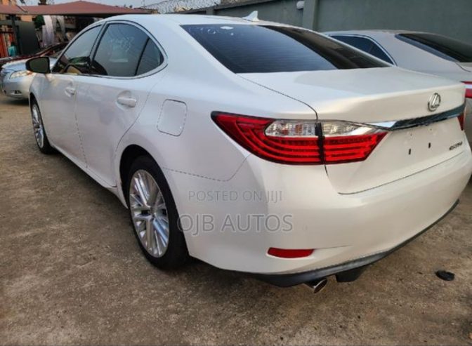 Foreign used 2013 Lexus ES350, FWD