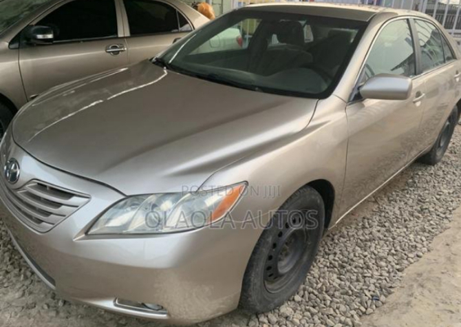 Foreign used 2009 Toyota Camry, Gold