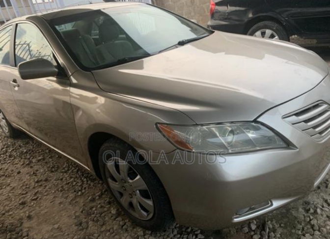 Foreign used 2009 Toyota Camry, Gold