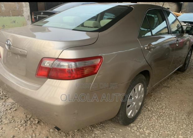 Foreign used 2009 Toyota Camry, Gold