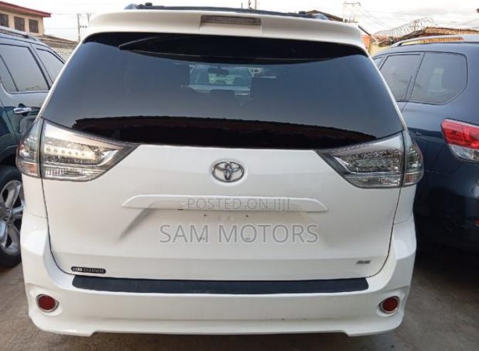 Foreign used 2011 Toyota Sienna XLE