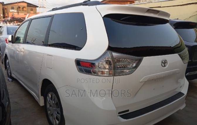 Foreign used 2011 Toyota Sienna XLE