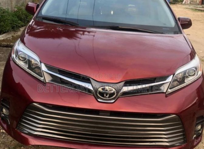 Foreign used 2018 Toyota Sienna, Red