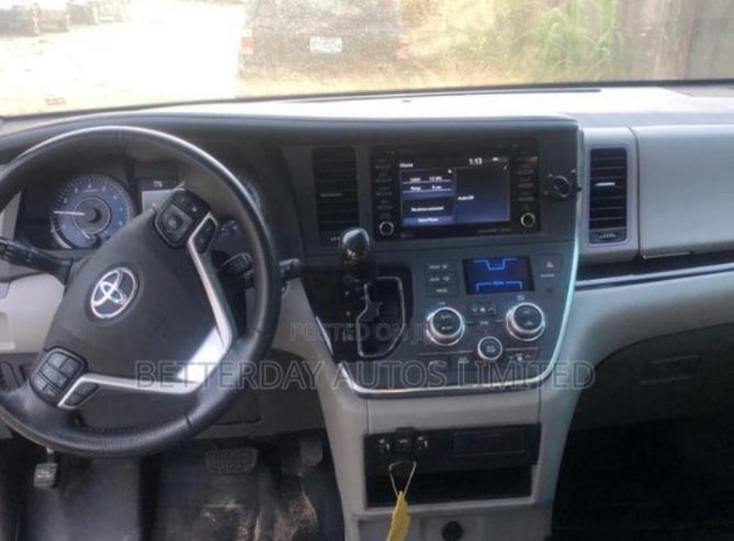 Foreign used 2018 Toyota Sienna, Red