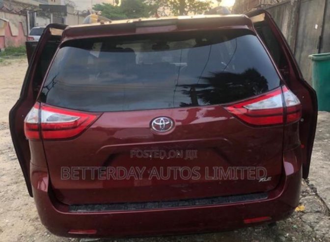 Foreign used 2018 Toyota Sienna, Red