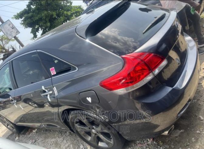 Foreign used 2011 Toyota Venza V6