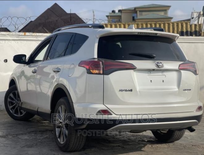 Foreign used Toyota RAV4 XLE, 2018