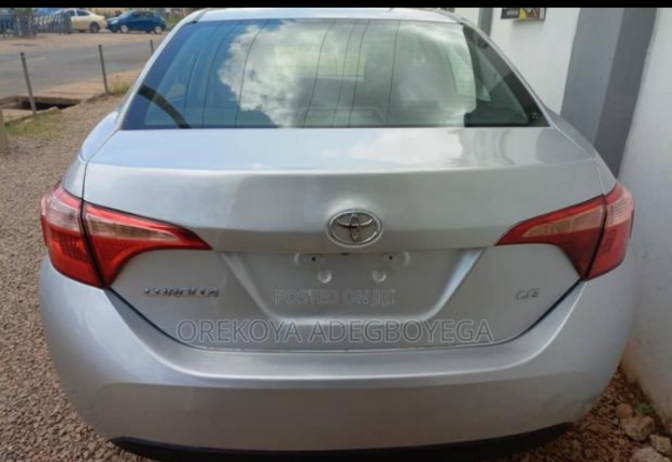 Foreign used 2017 Toyota Corolla , silver