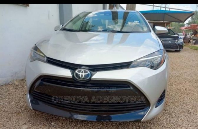 Foreign used 2017 Toyota Corolla , silver