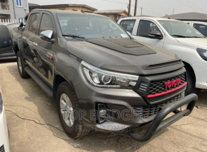 Foreign used 2018 Toyota Hilux, Gray