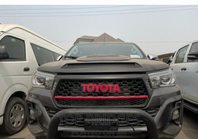 Foreign used 2018 Toyota Hilux, Gray