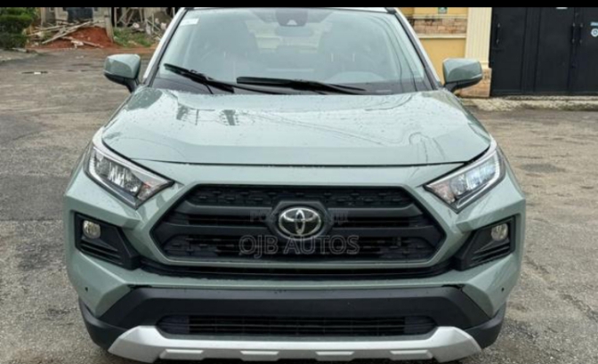 Foreign used 2019 Toyota RAV4 XLE, Gray