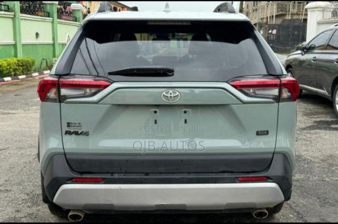 Foreign used 2019 Toyota RAV4 XLE, Gray