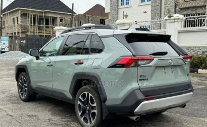 Foreign used 2019 Toyota RAV4 XLE, Gray