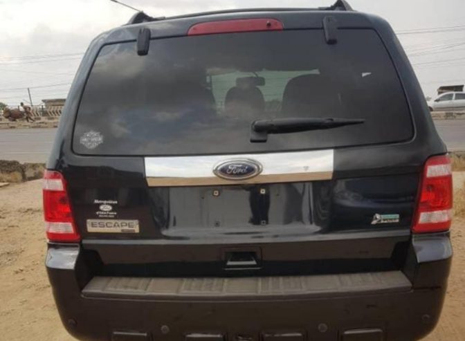 Foreign used 2010 Ford escape, Black